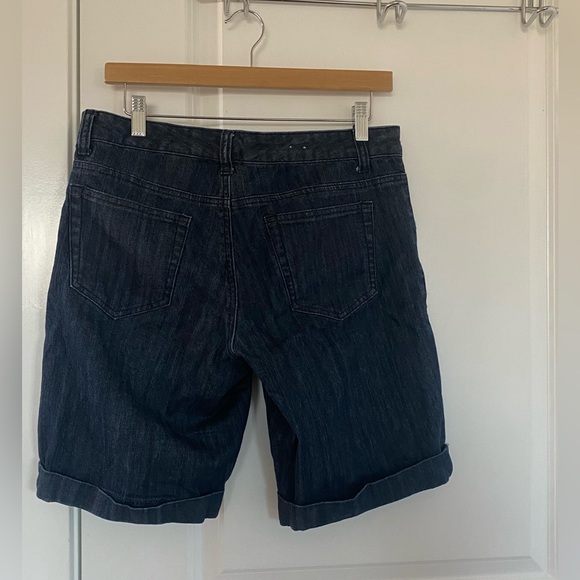 joe fresh shorts, didn’t fit me well great condition - Picture 2 of 3